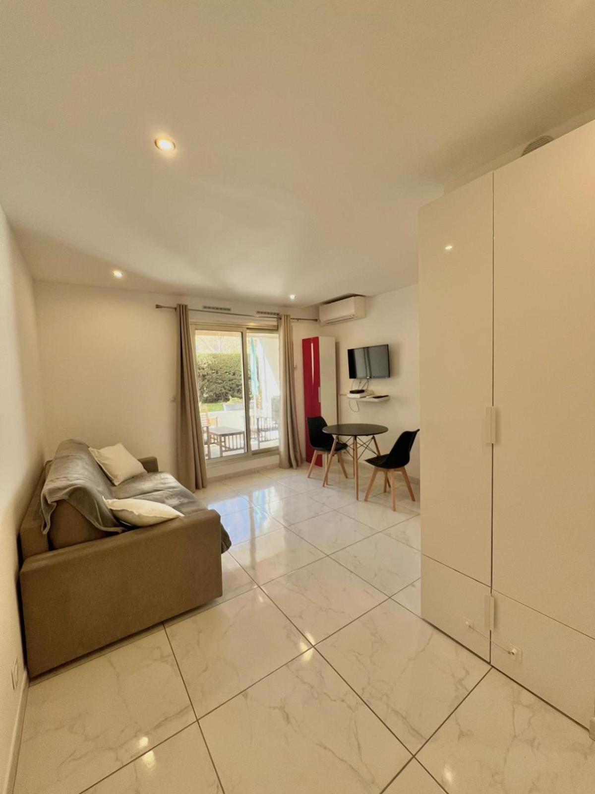 Superbe Studio Terrasse Centre Ville Et Plages A Pieds Cannes Luaran gambar